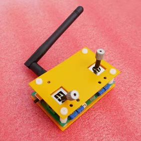 Miniature model aircraft remote control (operating at 900 MHz)