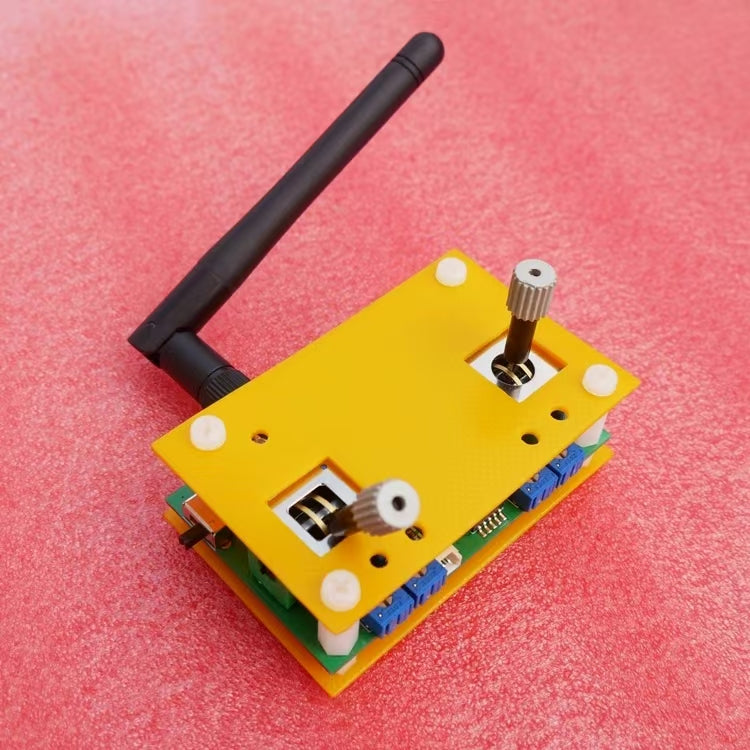 Miniature model aircraft remote control (operating at 900 MHz)